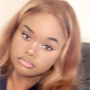 Meet your Posher, Deahcia